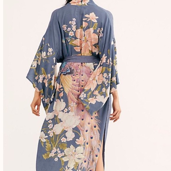 Now in Nude!!! Beautiful kimono wrap with Peacock design - Picture 7 of 13